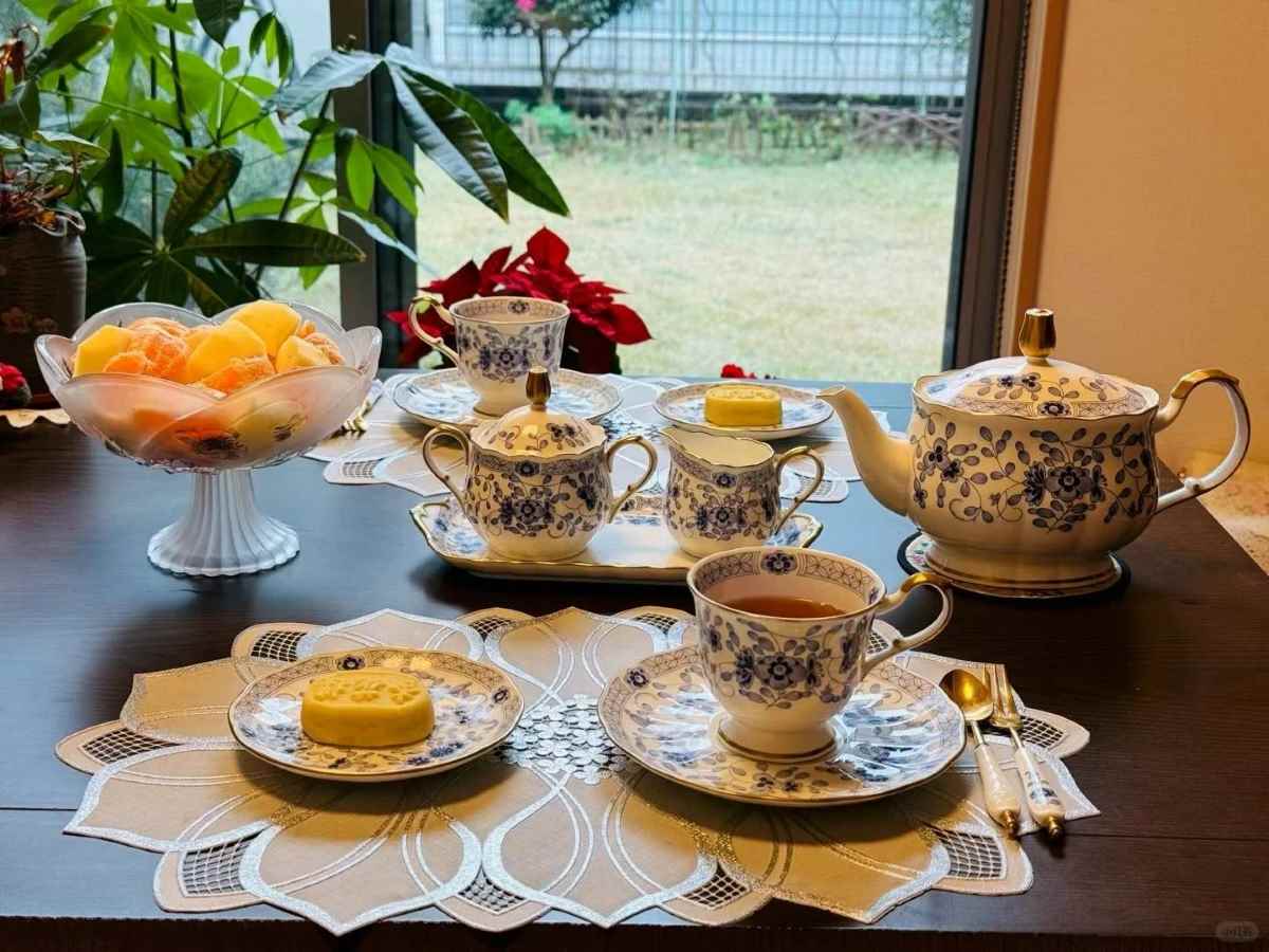 Vintage Elegant And Exotic Tea Set Come In To Admire A  Few?