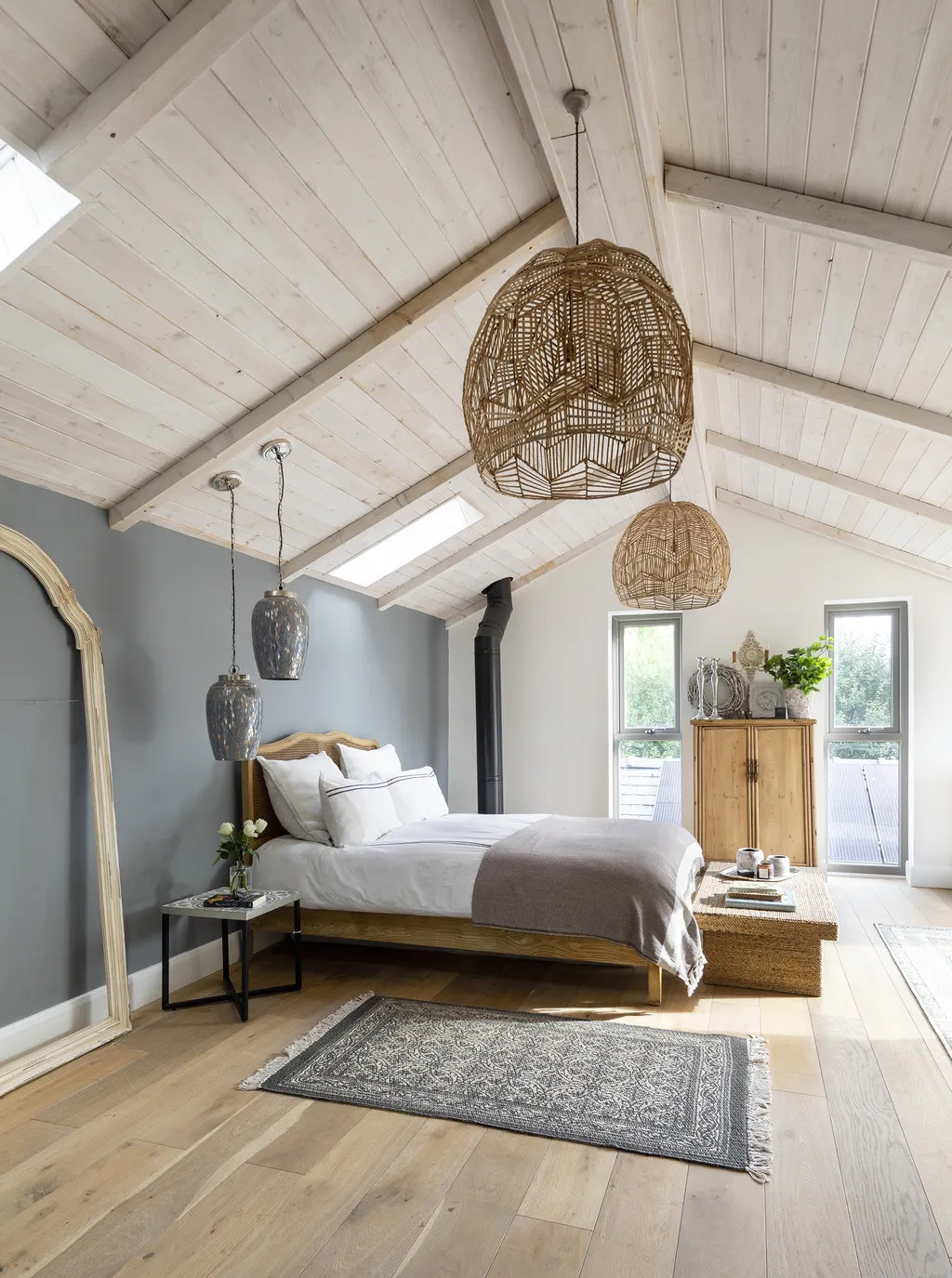 attic bedroom decor